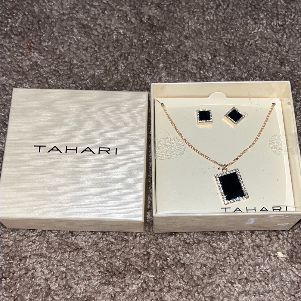 Tahari Black and Gold Necklace Set
